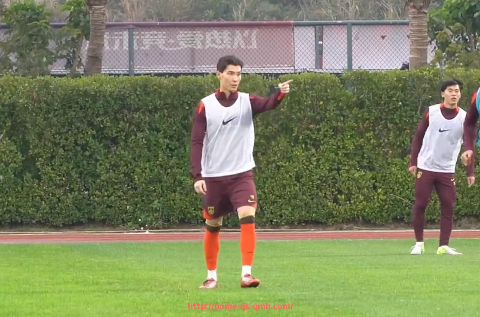 球盟会官网-保罗加盟火箭队照片回顾及赛季表现分析