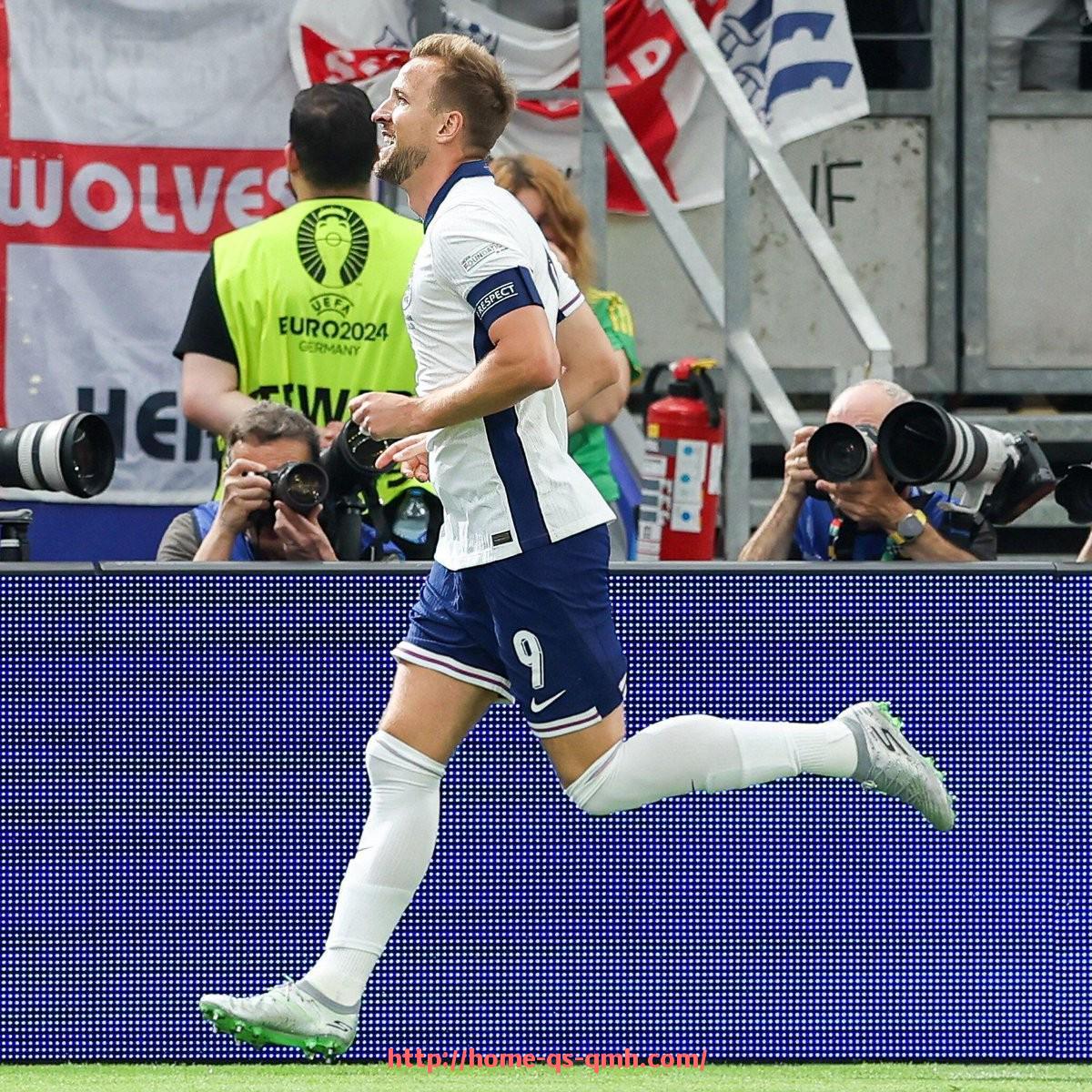 球盟会官网-荷甲与德甲球队分部对比及联赛发展差异